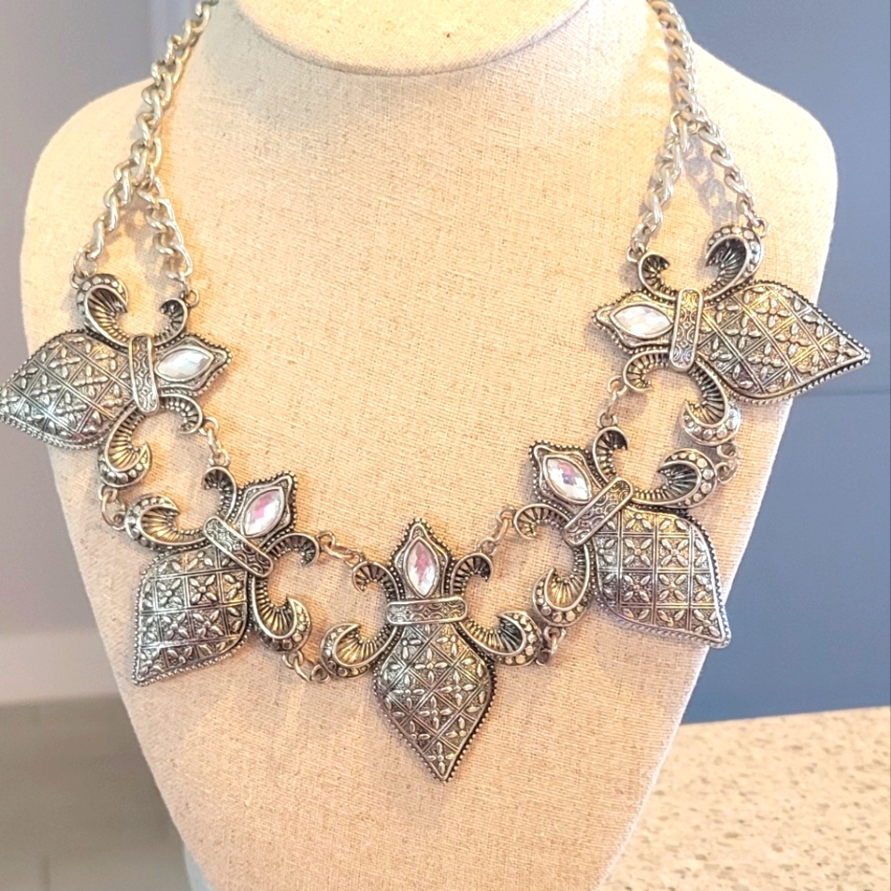 BIG STATEMENT BEAUTIFUL H.M. 18" LONG NECKLACE